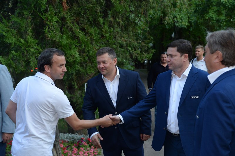 Почетные гости и участники международного турнира по профессиональному боевому самбо "Плотформа S-70" 2014 года